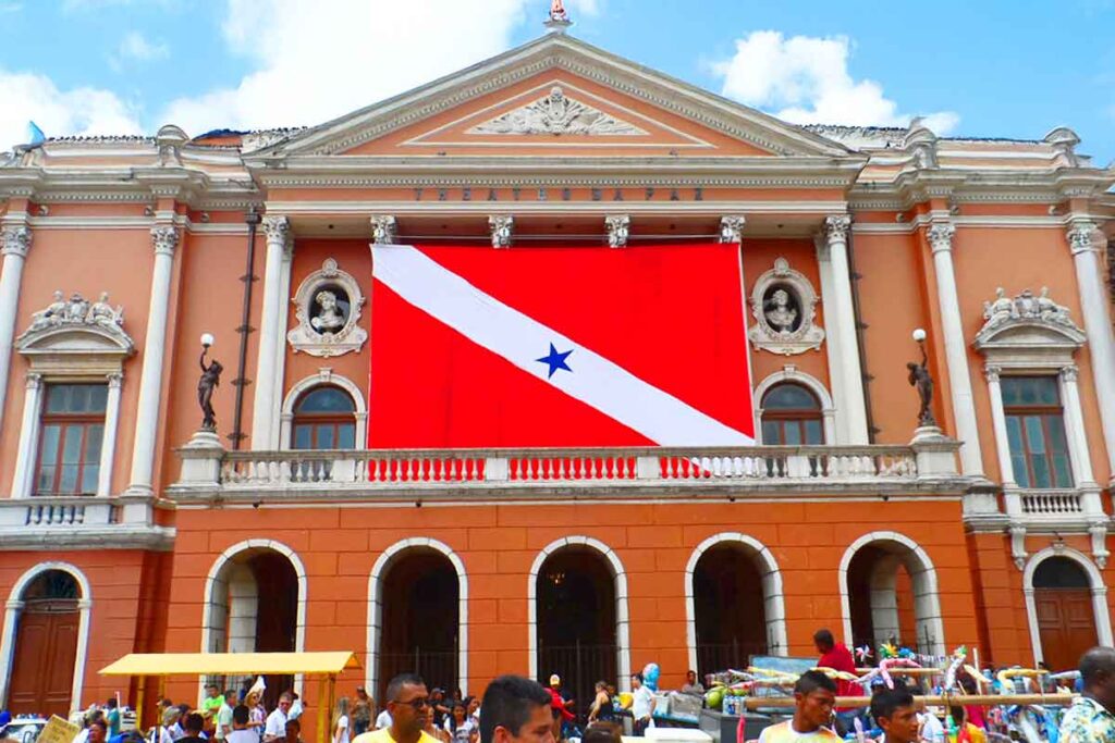 Imagem do Teatro da Paz localizado em Belem, no pará.